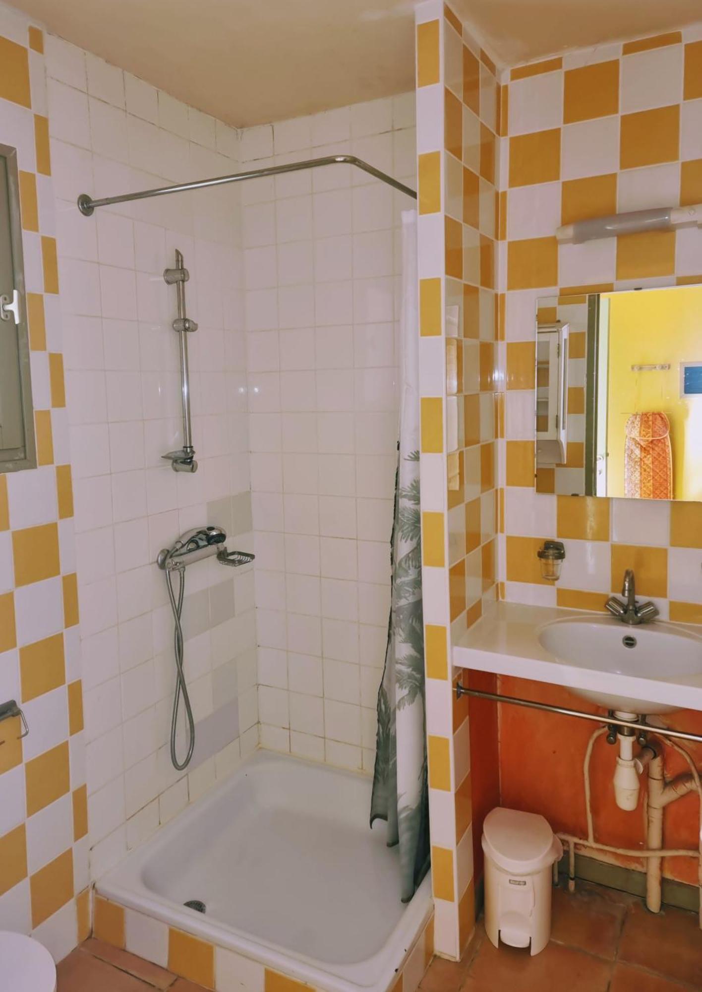 Pousterle De Sabran - Piscine & Hammam Daire Oda fotoğraf